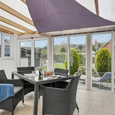 4 Bedroom Amazing In Holiday home
